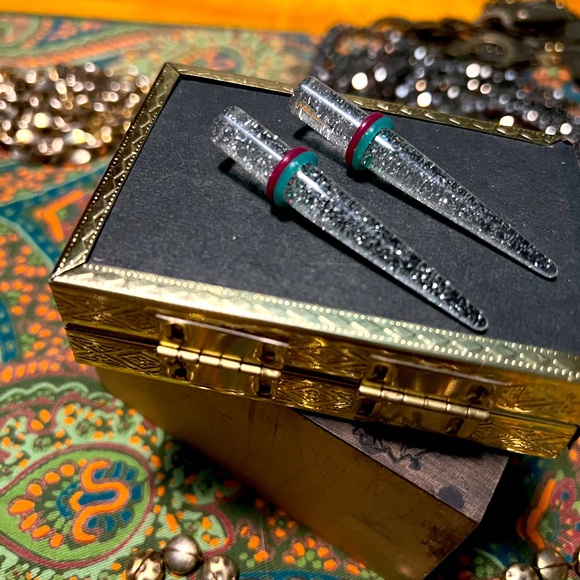 Size 0 gauge acrylic glitter 1” tapered ear spikes/stretchers - Picture 3 of 5